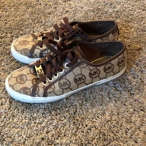 Michael kors monogram‎ shoes size 6